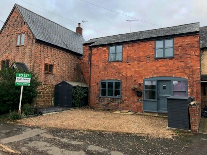 2 Bedroom Cottage To Rent In High Street, Woodford Halse, NN11