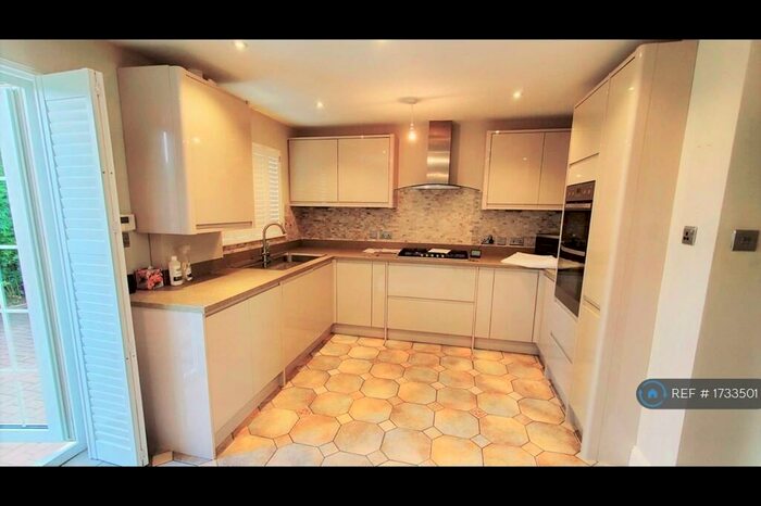 3 Bedroom Terraced House To Rent In Bradley Road, Enfield, EN3