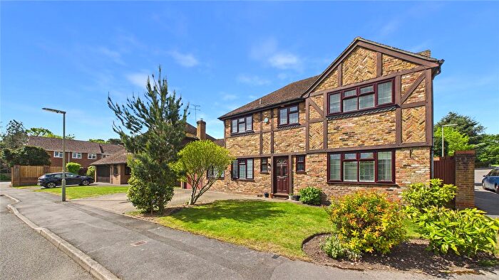 4 Bedroom Detached House For Sale In Lightwater, Surrey, GU18