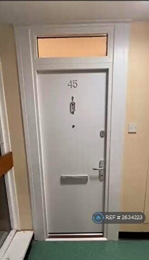 2 Bedroom Flat To Rent In Alcester Court, Wallington, SM6