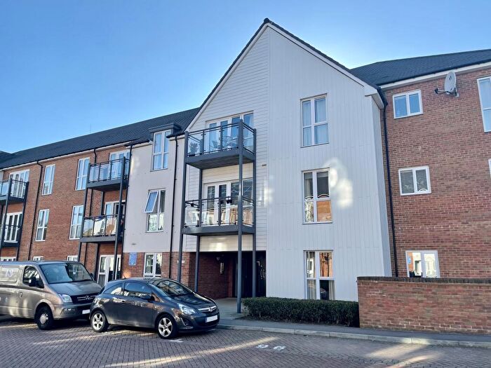 2 Bedroom Apartment To Rent In Holmbush Mews, Faygate, Horsham, RH12