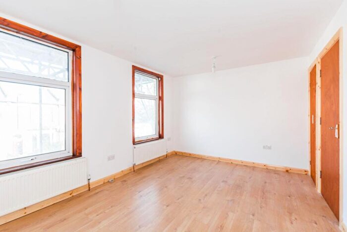 2 Bedroom Flat To Rent In Selby Road, Leytonstone, London, E11