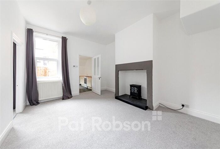 2 Bedroom Apartment To Rent In Howe Street, Gateshead, Tyne And Wear, NE8