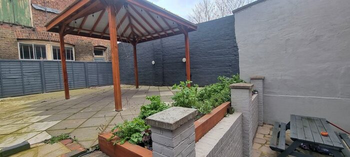 3 Bedroom Flat To Rent In New Cross Road, New Cross, SE14