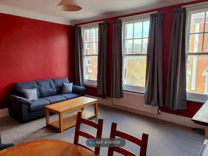 3 Bedroom Maisonette To Rent In Barnard Mews, London, SW11