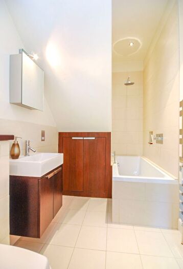 1 Bedroom Flat To Rent In Park Road, East Twickenham, Twickenham, TW1