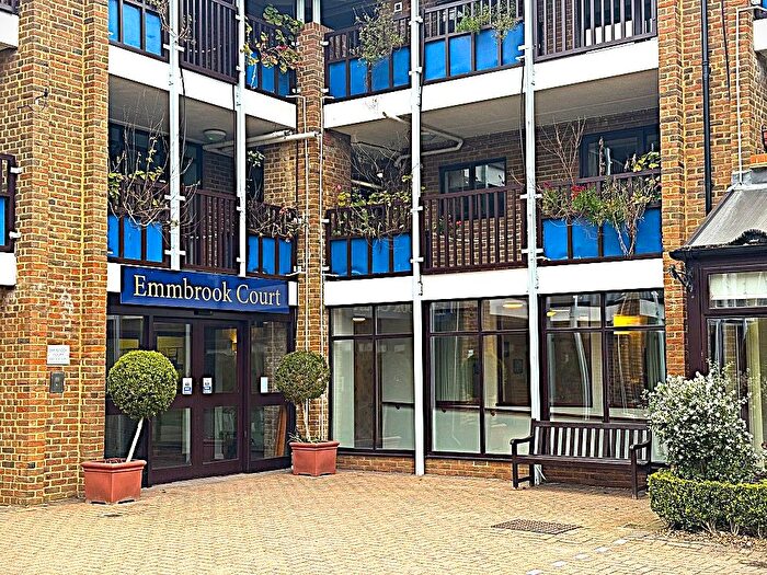 1 Bedroom Flat To Rent In Emmbrook Court, Reading, RG6