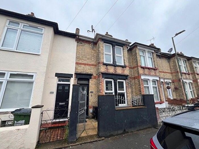 3 Bedroom Terraced House To Rent In Glencoe Road, Chatham, ME4