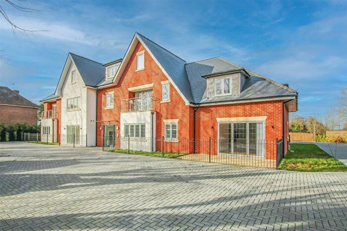 2 Bedroom Flat To Rent In Shenfield Road, Shenfield, Brentwood, CM15