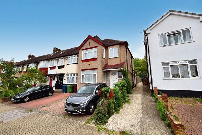3 Bedroom End Of Terrace House To Rent In Dudley Road, Harrow, HA2