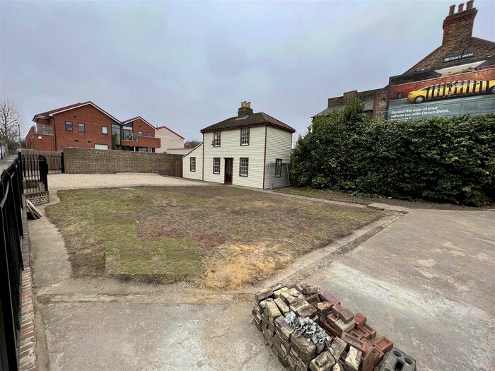 2 Bedroom Property To Rent In Christchurch Road, Colliers Wood, London, SW19