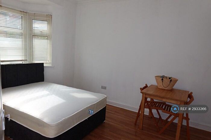 Studio To Rent In York Road, London, E17