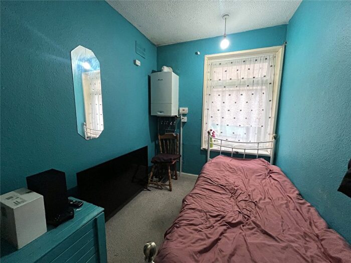 2 Bedroom Flat For Sale In Channel Park Avenue, Plymouth, Devon, PL3