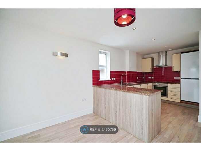 1 Bedroom Flat To Rent In Lyndale House, Kingston Upon Thames, KT1