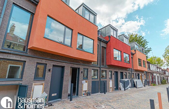 2 Bedroom Flat To Rent In Accommodation Road, Golders Green, NW11