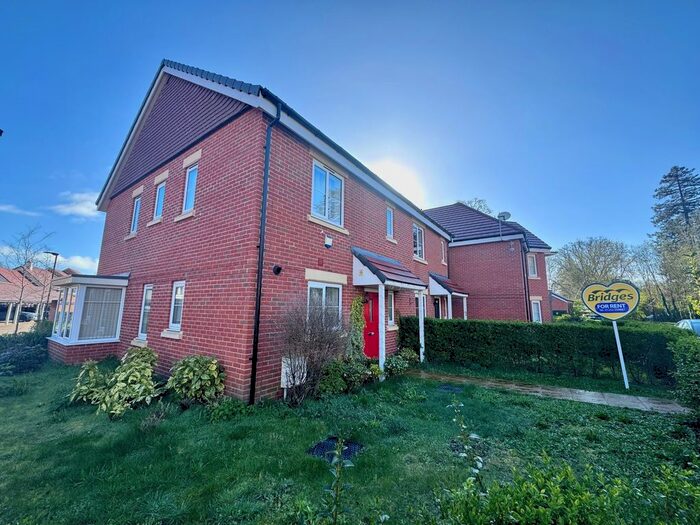 3 Bedroom Semi-Detached House To Rent In Copse Close, Fleet, GU51