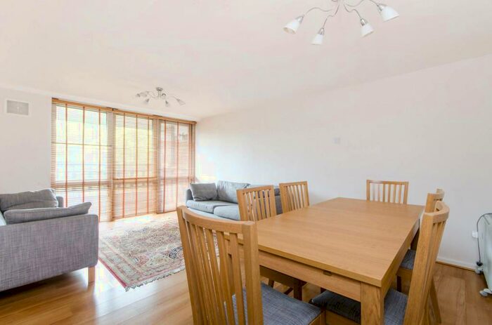 2 Bedroom Flat To Rent In Edith Terrace, Chelsea, London, SW10