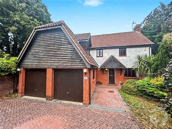 4 Bedroom Detached House For Sale In Acacia Way, Sidcup, DA15