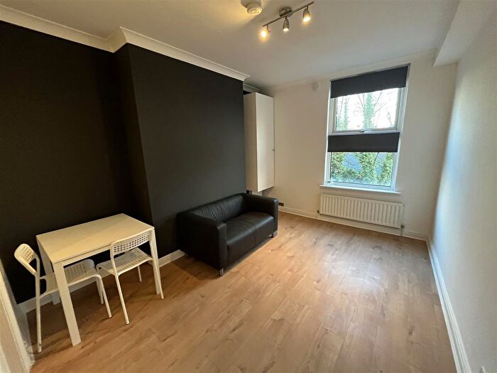 1 Bedroom Flat To Rent In Sandy Grove, Salford, M6