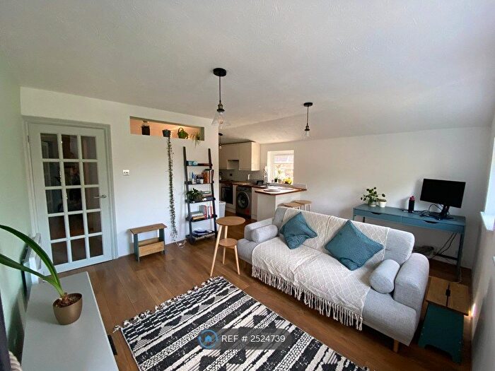 1 Bedroom Flat To Rent In Ridgeway Court, London, SE20