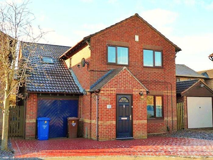 4 Bedroom Detached House To Rent In Willow Drive, Bicester, OX26