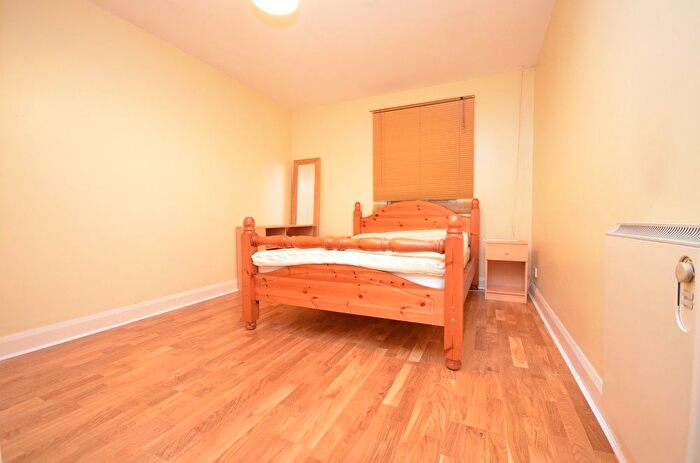 2 Bedroom Flat To Rent In Durward Street, London, E1