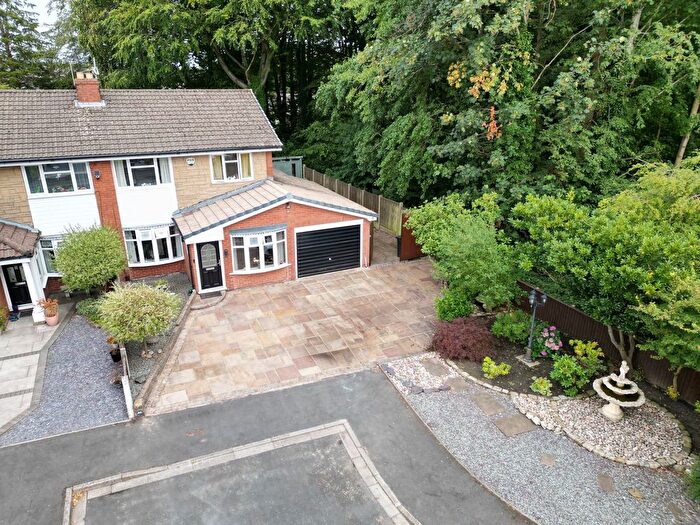 3 Bedroom Semi-Detached House For Sale In Magdalen Drive, Ashton-In-Makerfield, WN4
