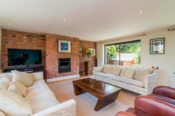 4 Bedroom Barn Conversion For Sale In Wayte Court, Ruddington, Nottingham, NG11
