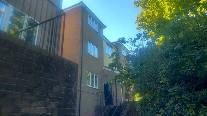 2 Bedroom Flat To Rent In Lingfield Close, High Wycombe, HP13