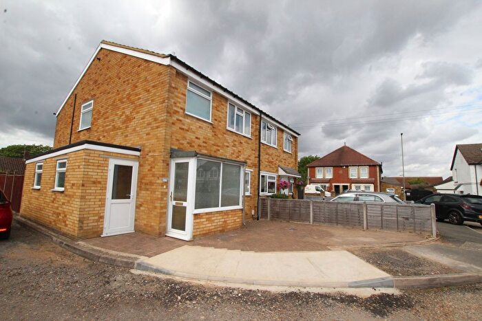 3 Bedroom Semi-Detached House For Sale In Laleham Road, Shepperton, TW17