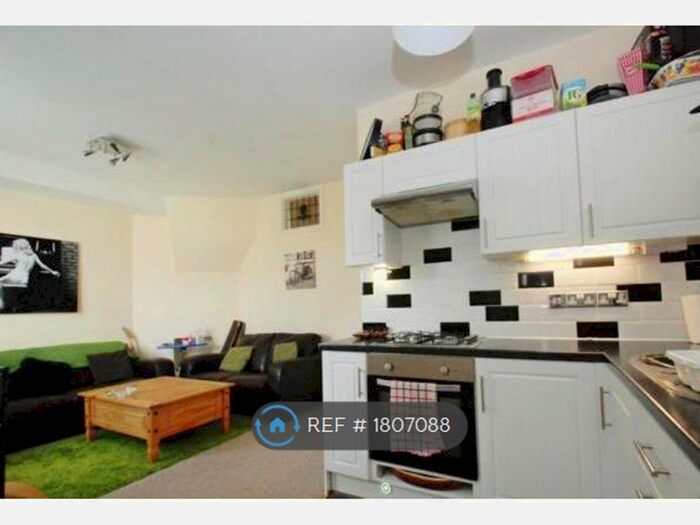 2 Bedroom Maisonette To Rent In Radbourne Avenue, London, W5