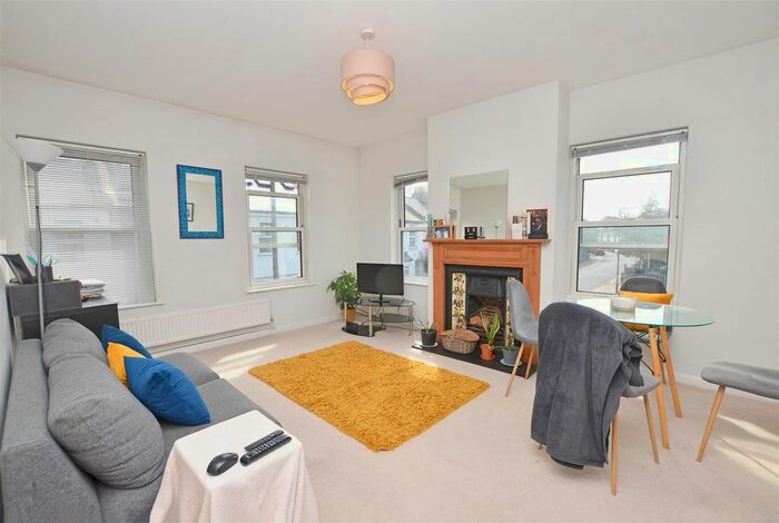 2 Bedroom Flat To Rent In Broad Street, Teddington, TW11