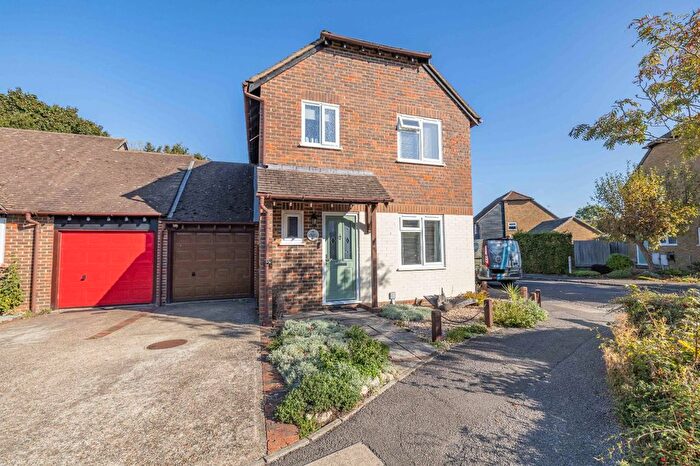 3 Bedroom Link Detached House For Sale In The Bulrushes, Ashford, TN23