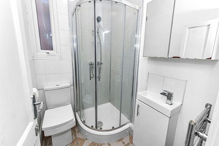 5 Bedroom Detached House To Rent In Harlaxton Drive, Lenton, Nottingham, NG7