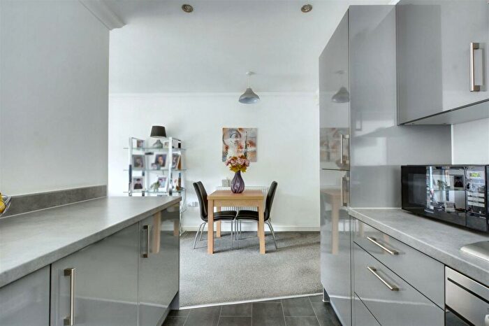 2 Bedroom Detached Bungalow For Sale In Meadow Croft Gardens, Hucknall, NG15