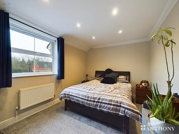 2 Bedroom Flat For Sale In Alder Road, Weston Turville, Aylesbury, Buckinghamshire, HP22