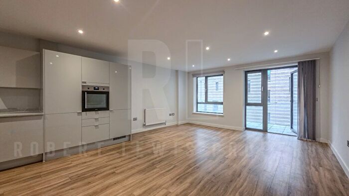 3 Bedroom Flat To Rent In Foster Street, London, NW4