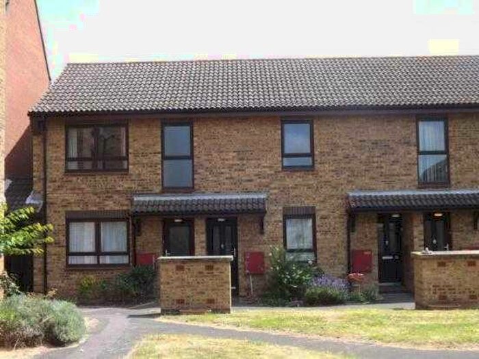 1 Bedroom Maisonette To Rent In Evergreen Court, Grange Avenue, Wickford, SS12