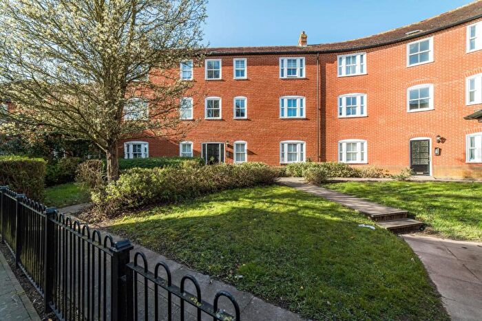 2 Bedroom Flat For Sale In Station Road West, Canterbury, CT2