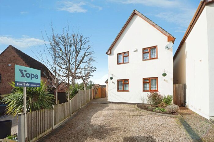 3 Bedroom Detached House For Sale In Spinney Close, Rainham, RM13