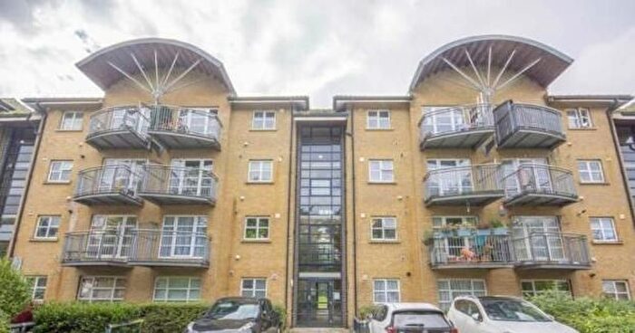 2 Bedroom Flat To Rent In Old Kenton Lane, London, NW9
