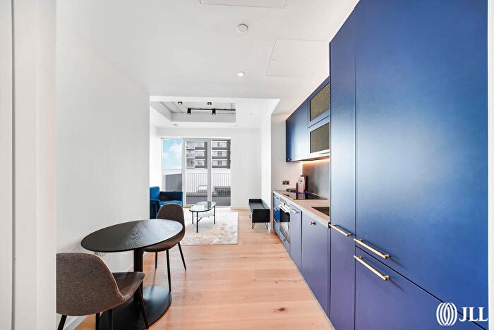 Flat To Rent In Rendel House, Goodluck Hope Walk, E14