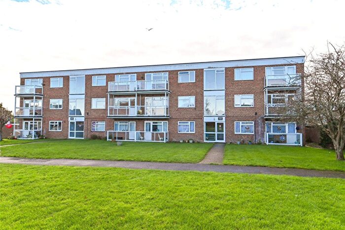 2 Bedroom Flat For Sale In Stirling Court, Stirling Close, New Milton, Hampshire, BH25