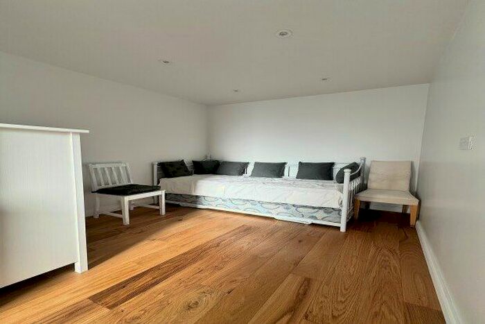 1 Bedroom Studio To Rent In Bromley Common, Bromley, BR2