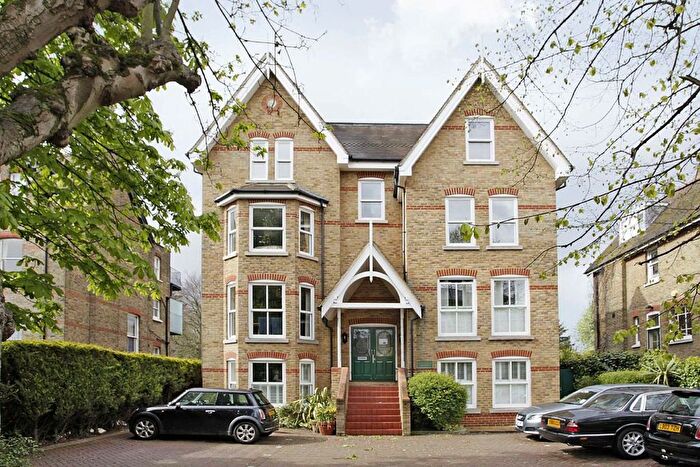 2 Bedroom Flat To Rent In Lingfield Road, London, SW19