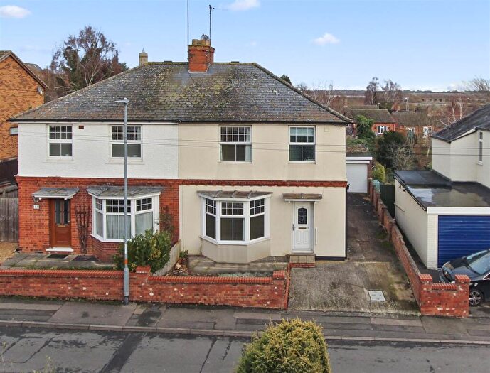 3 Bedroom Semi-Detached House For Sale In Park Road, Irthlingborough, NN9