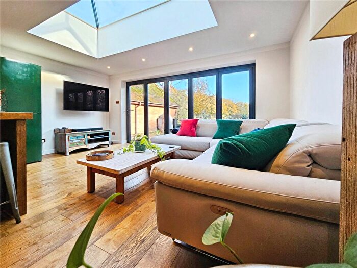 3 Bedroom House For Sale In Barley Mow Close, Winchfield, Hook, RG27