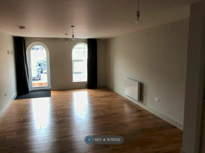 1 Bedroom Flat To Rent In ! Longwood Court, Cirencester, GL7