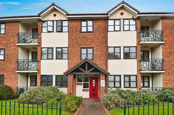 3 Bedroom Flat For Sale In Palmers Grove, Birmingham, B36