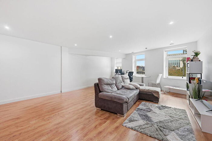 2 Bedroom Flat To Rent In Cental Woolwich Bedroom Apartment, SE18